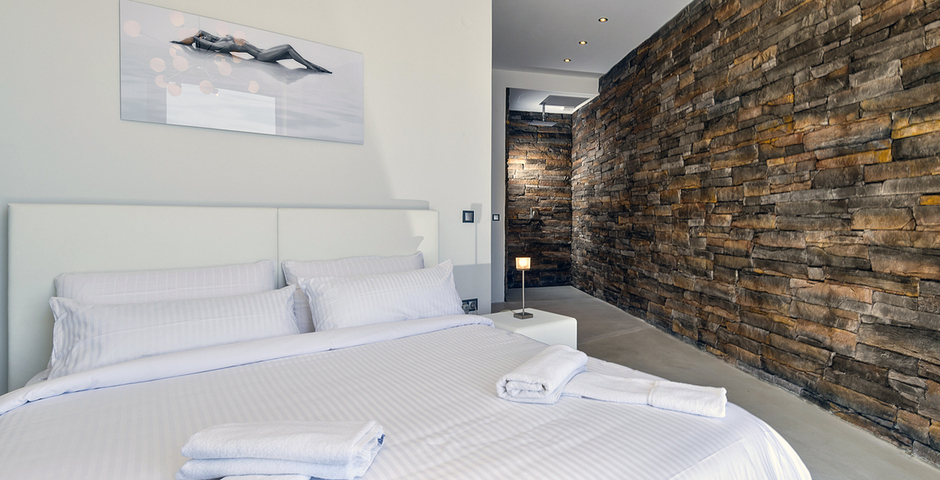 Show luxury villa crete seafront bedroom32