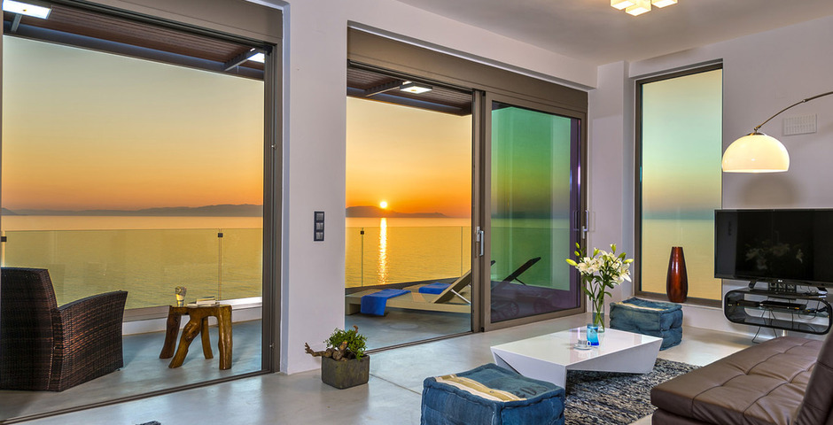 Show luxury villa crete seafront livingroom 24